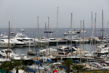 Grande fréquentation dans le port de Saint-Jean-Cap-Ferrat dans les Alpes-Maritimes, France