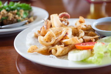 Fried squid with spicy sauce.