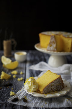 Fluffy and gluten free sponge cake, flavored with lemon and tonk