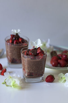 Chocolate and strawberries overnight oats