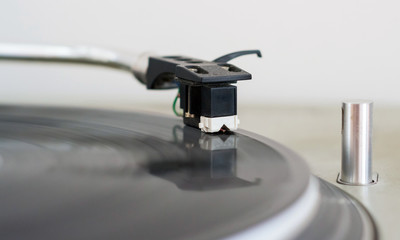 Turntable vinyl record player