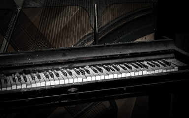 Fototapeta na wymiar Dusty piano in Chernobyl