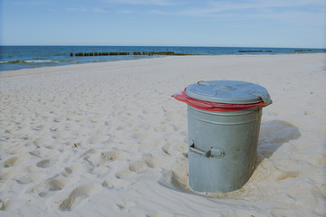 garbage can at the beach