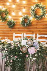 Fototapeta na wymiar Wedding rustic presidium with pink cloth and different flowers