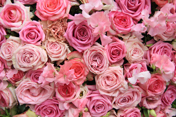 Fototapeta na wymiar Lathyrus and roses in a wedding bouquet