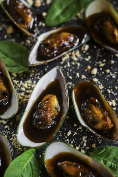 Asian dish - mussels in sticky sweet saucem with peanuts, on sla