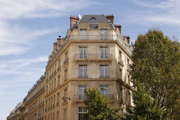 Fototapeta na wymiar Immeuble ancien à Paris