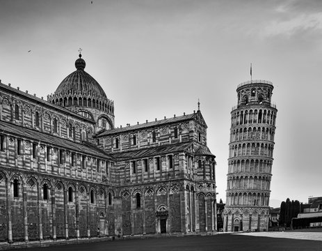 Pisa Cathedral Tower Close BW