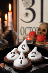 Cake ghosts for Halloween