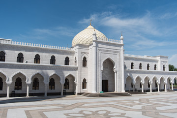 Fototapeta na wymiar White mosque in Bolgar city, Tatarstan, Russia