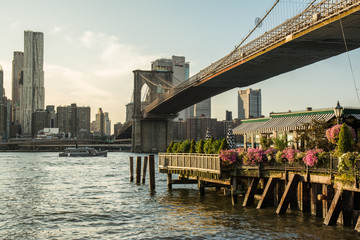 Naklejka premium widoki na Most Brookliński i panoramę dolnego Manhattanu