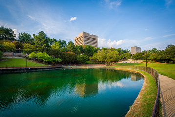Fototapeta premium Lake at Finlay Park, in Columbia, South Carolina.