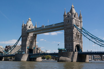 Fototapeta na wymiar Tower bridge in London with bright clear skies