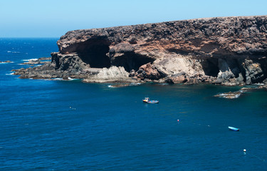 Fuerteventura, Isole Canarie: vista delle grotte di Ajuy, formazioni rocciose diventate la maggiore attrazione turistica del villaggio di pescatori di Ajuy,  il 9 settembre 2016