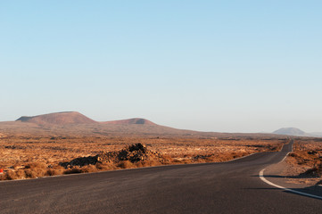 Fuerteventura, Isole Canarie: le montagne e il paesaggio marziano sulla strada per Majanicho, nel nord dell'isola, il 3 settembre 2016