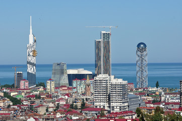 Panorama miasta Batumi, Gruzja - nowoczesne budynki nad brzegiem morza Czarnego  - obrazy, fototapety, plakaty