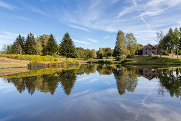 Fototapeta premium étang de Haute-Saône en automne