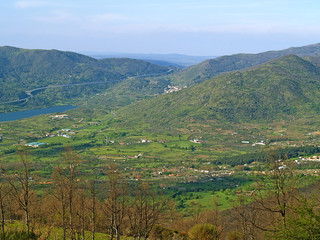 Fototapeta na wymiar Hervas, mountain village on springtime