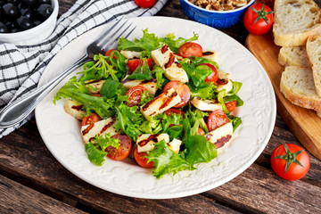 Grilled Halloumi Cheese salad witch tomatoes and lettuce. healthy food