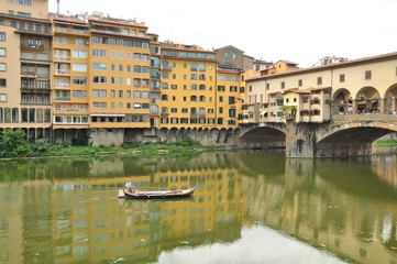 Reflejos sobre el rio Arno, Florencia