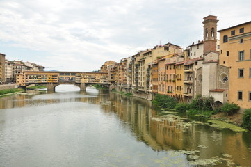 Fototapeta na wymiar Lateral casas Ponte Vecchio