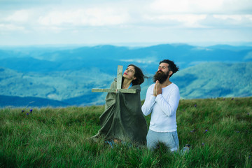 Naklejka premium Couple pray on meadow