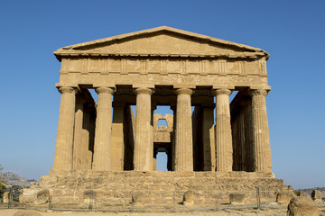 Fototapeta premium Temple of Concordia, a Greek temple in the Temple Valley (Valle dei Templi) in Agrigento, Sicily, Italy 