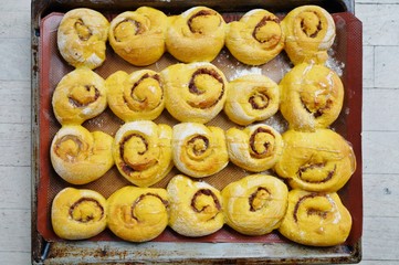 Tray of freshly baked vegan pumpkin cinnamon rolls