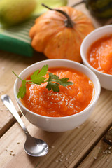 crema di zucca con semi di sesamo - cucina vegetariana