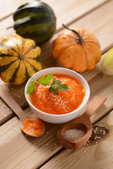 crema di zucca con semi di sesamo - cucina vegetariana