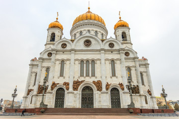 Fototapeta na wymiar Cathedral of Christ the Saviour and Patriarshy bridge