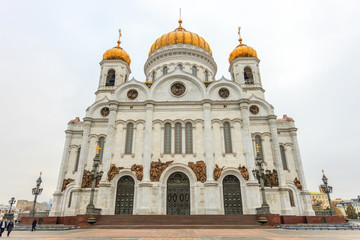 Fototapeta na wymiar Cathedral of Christ the Saviour and Patriarshy bridge