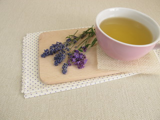 Kräutertee mit Lavendel