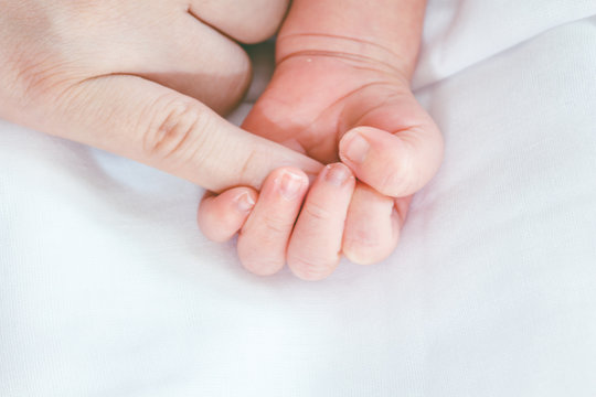 Baby hand with hand mother