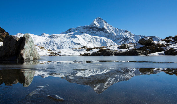 Pizzo Scalino - Montagna riflessa nel lago alpino