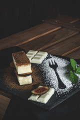 Cheesecake with figs and strawberry jam