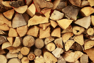 Stapel Brennholz als Hintergrundbild