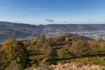 Fototapeta na wymiar ville des Vosges en automne