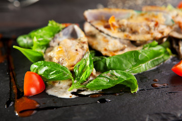 Baked Mussel with Spicy Sauce