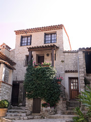 Architecture rustique et traditionnelle de la commune de Gourdon dans les Alpes Maritimes