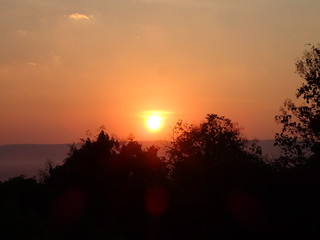 国境のメコン川の日の出