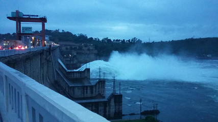 Night view of the Dam © Gautam Bahl