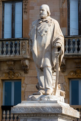 Obraz premium Statue of general Giuseppe Garibaldi in Trapani, Sicily