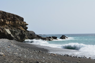 Plage de sable noir aux canaries