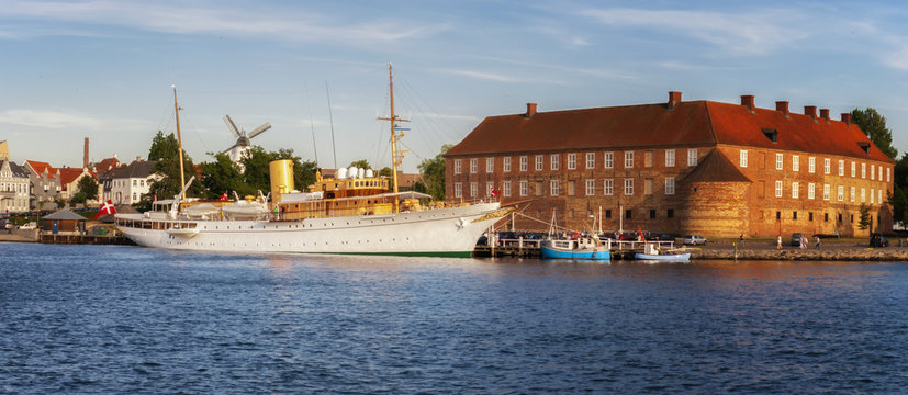 Royal Yacht in front of Soenderborg castle