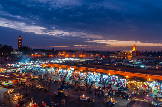 Djemaa el Fna in Marrakesch bei Nacht; Marokko