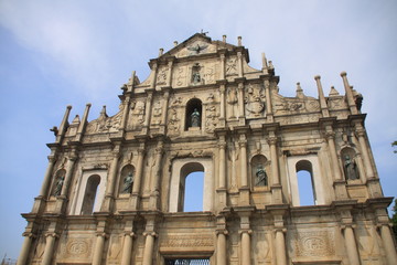 Fototapeta na wymiar façade de la cathédrale Saint Paul