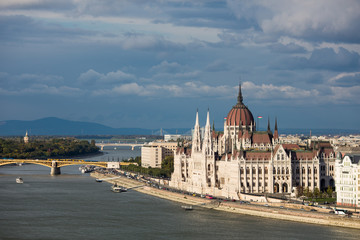 Obraz premium The Hungarian Parliament Building on the bank of the Danube in Budapest