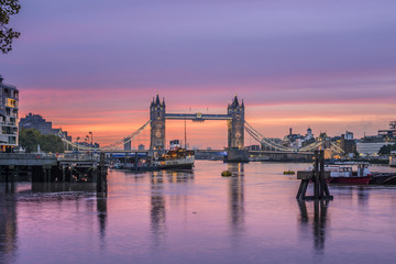 Obraz na płótnie Canvas Famous Tower Bridge in front of colorful sky at morning before sunrise, London, England, United Kingdom
