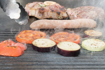 Cooking meat with vegetables